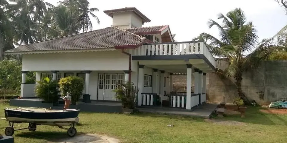 Villa In Waikkal Beach Negombo