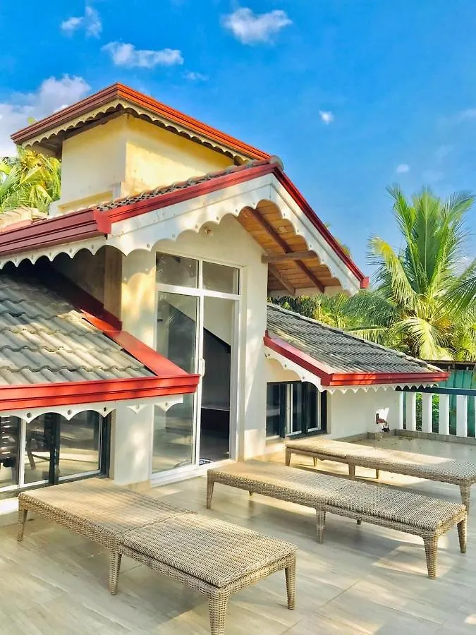 Villa In Waikkal Beach Negombo